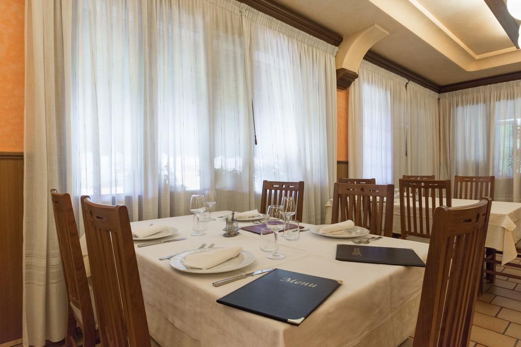 Park Hotel Ristorante Ca' Bianca Istrana Rum bild